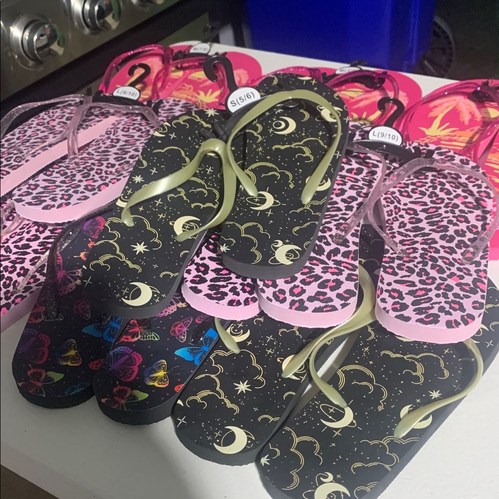 woman sandals NWOT aka re stocked flip flops pick from pictures